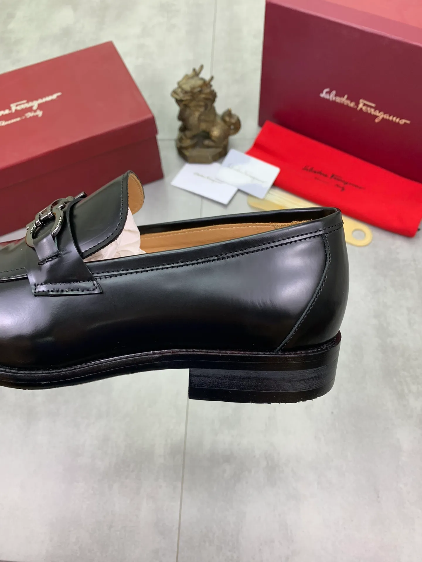 Men's men's shoes💰P460💰[New model]🆘 Water-dyed cow lining [Ferragamo] Ferragamo's latest men's over-the-foot business leather shoes🇨🇳Official website original 1:1 molding💯The first layer is made of Italian imported calfskin➕Luxurious genuine cowhide lining, soft and comfortable🌴High-end atmosphere, the first choice for high-grade men🍍38-45 Black Brown🉑️Select
